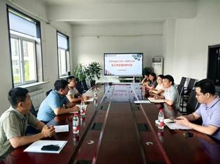 会议室里的人们 AI 生成的内容可能不正确。